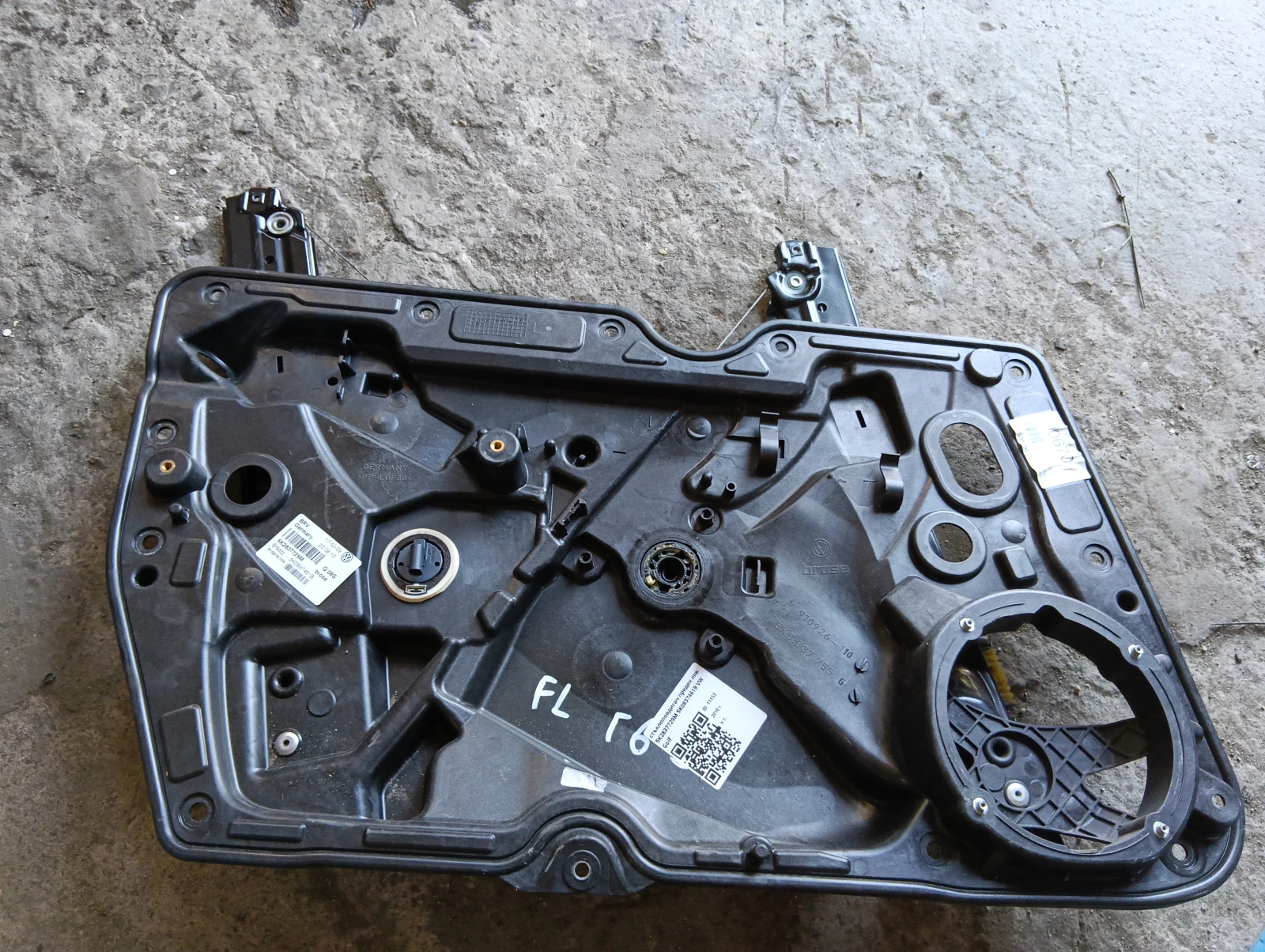 стъклоповдигач преден ляв 5K2837729M 5K0837461B VW Golf