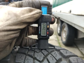 Гуми Зимни 225/50R17, снимка 4