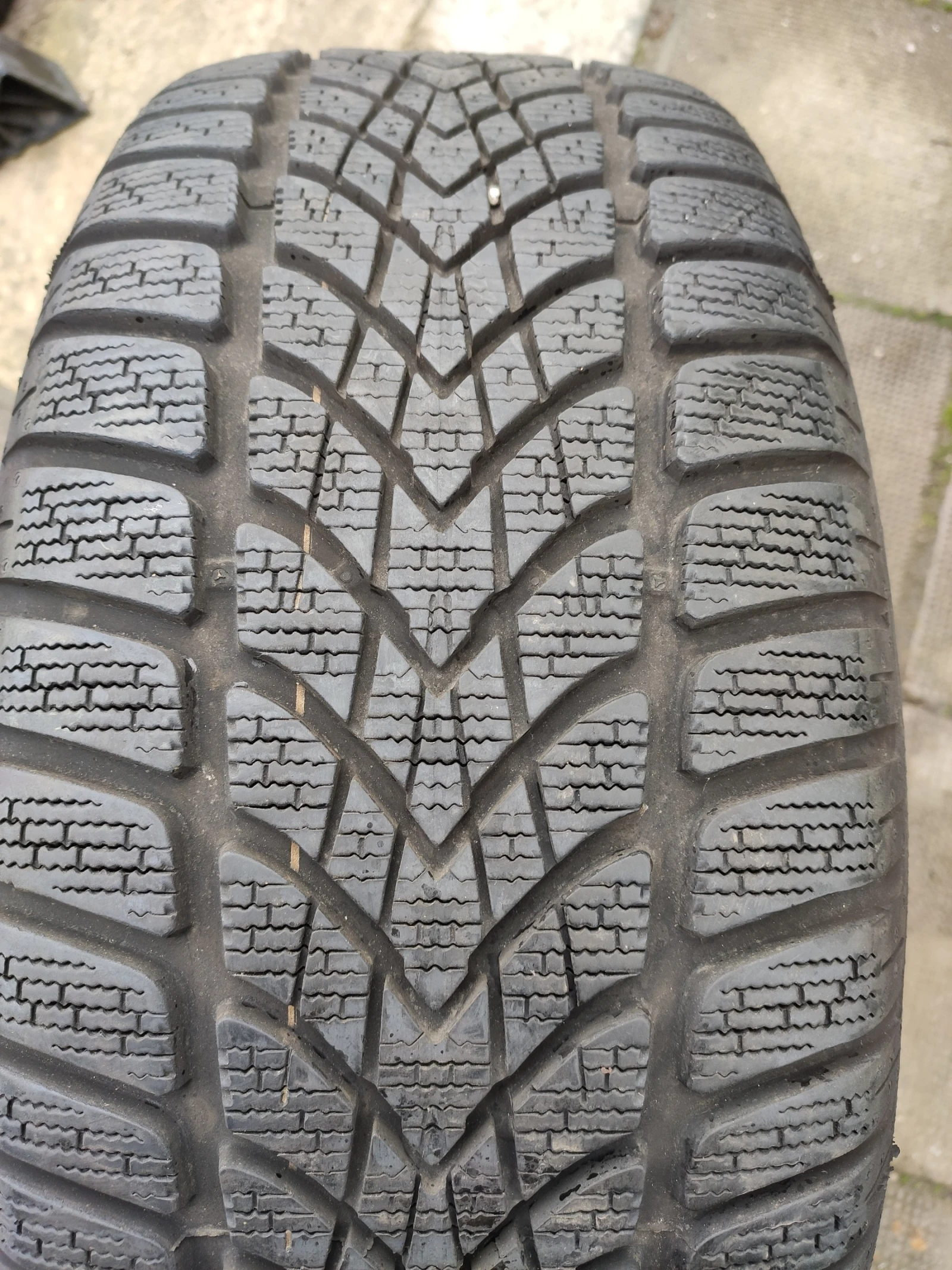Гуми Зимни 225/50R17, снимка 3 - Гуми и джанти - 54806721