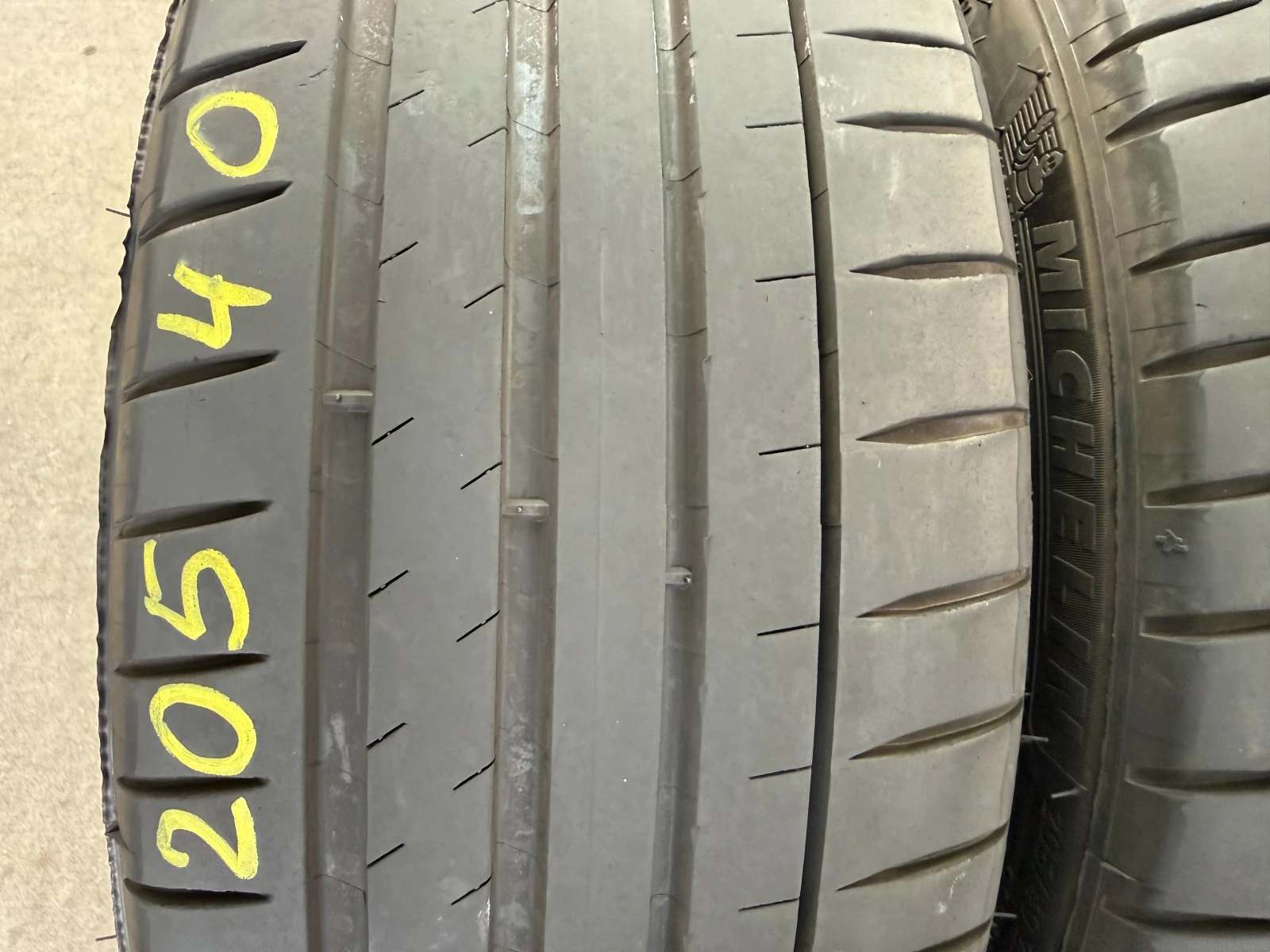 Гуми Летни 205/40R18, снимка 2 - Гуми и джанти - 54994911