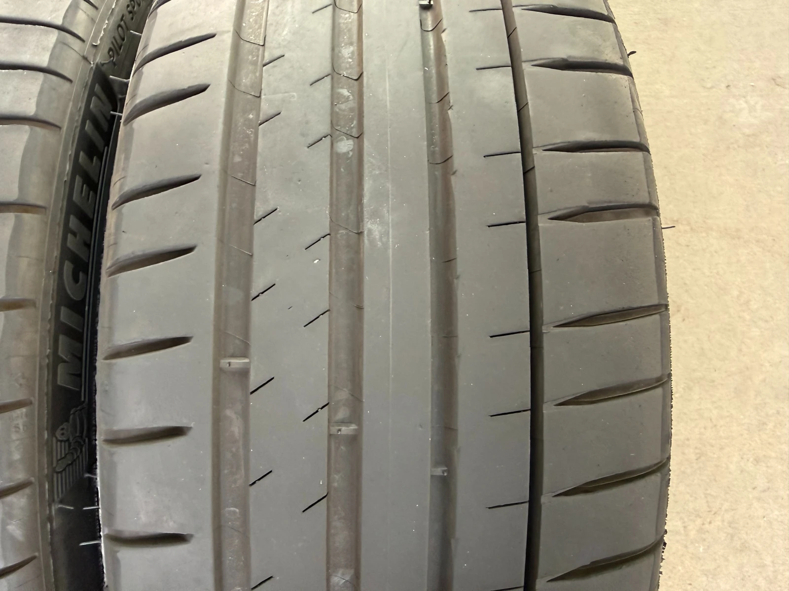 Гуми Летни 205/40R18, снимка 3 - Гуми и джанти - 54994911