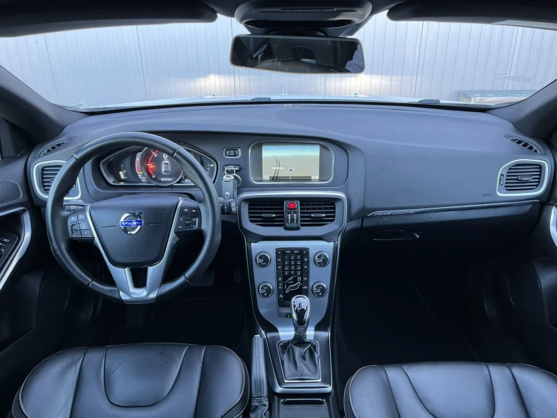 Volvo V40 Cross Country 2.0D, снимка 8 - Автомобили и джипове - 47733963