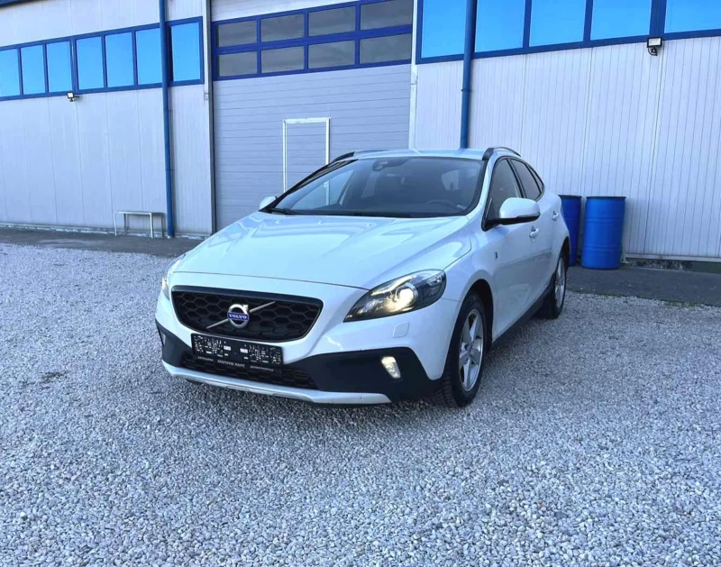 Volvo V40 Cross Country 2.0D, снимка 1 - Автомобили и джипове - 47733963