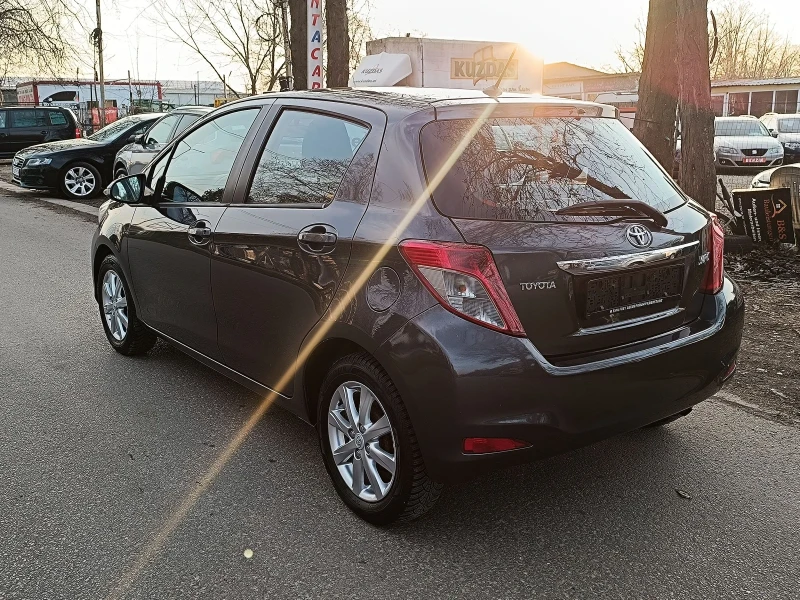 Toyota Yaris EURO 5, снимка 4 - Автомобили и джипове - 48964040