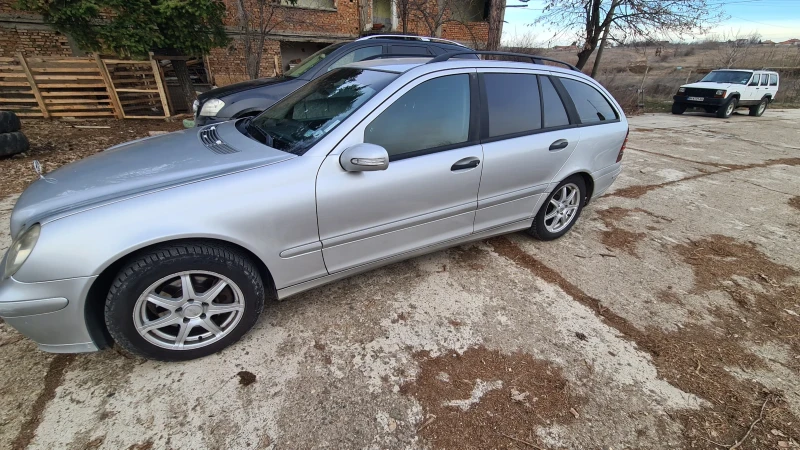 Mercedes-Benz C 270, снимка 11 - Автомобили и джипове - 49037416