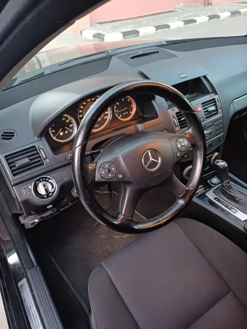 Mercedes-Benz C 220, снимка 4 - Автомобили и джипове - 49556674