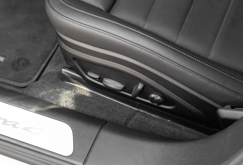 Porsche Panamera 4 E-HYBRID/FACELIFT/SPORT CHRONO/BOSE/LIFT/CARBON/, снимка 8 - Автомобили и джипове - 52153259