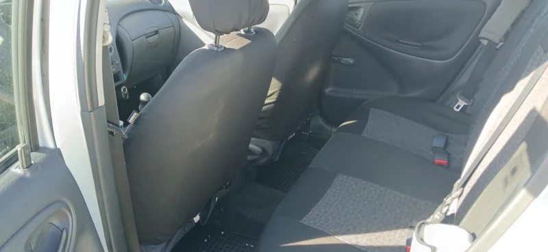 Toyota Yaris 1.0, снимка 4 - Автомобили и джипове - 52711191