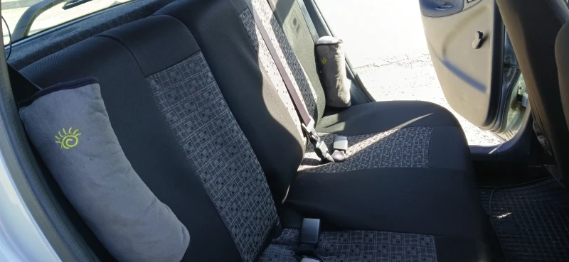 Toyota Yaris 1.0, снимка 14 - Автомобили и джипове - 52711191