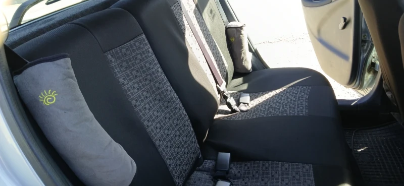 Toyota Yaris 1.0, снимка 12 - Автомобили и джипове - 52711191