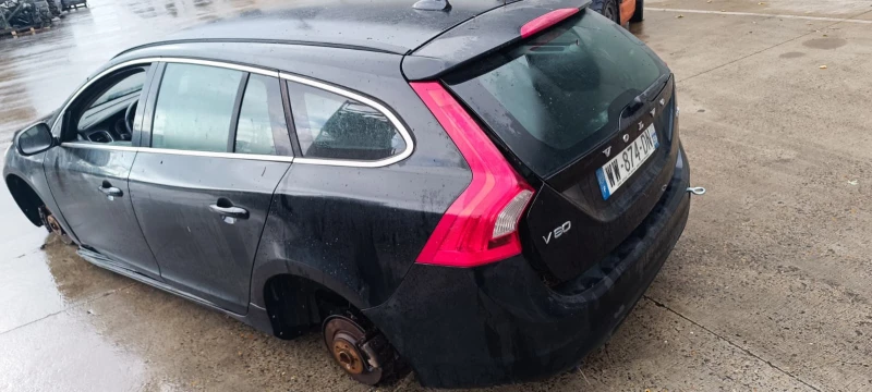 Volvo V60 2.0D/1.6D, снимка 8 - Автомобили и джипове - 53150635