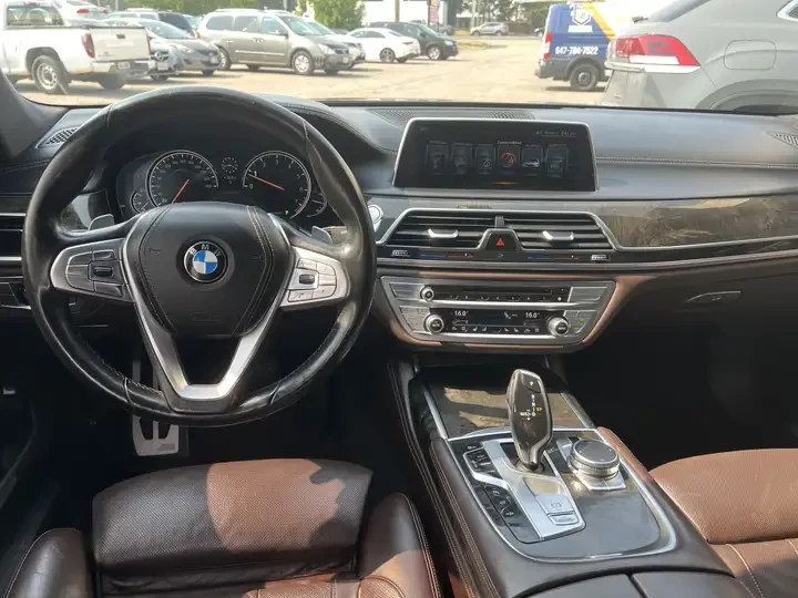 BMW 750 XDRIVE* 360 CAM* ОБДУХ* KEYLESS* , снимка 7 - Автомобили и джипове - 53914171