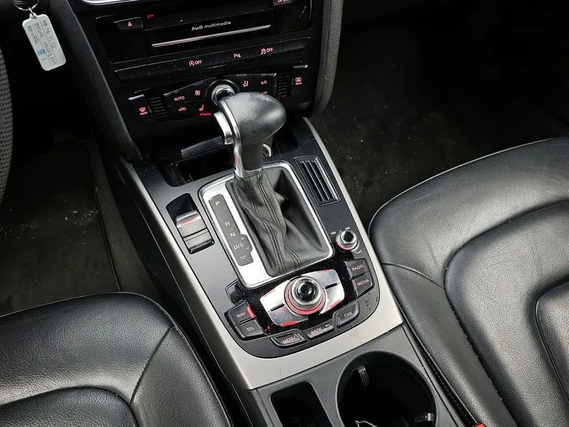 Audi A4 2.0 TDI Quattro, снимка 9 - Автомобили и джипове - 54143675