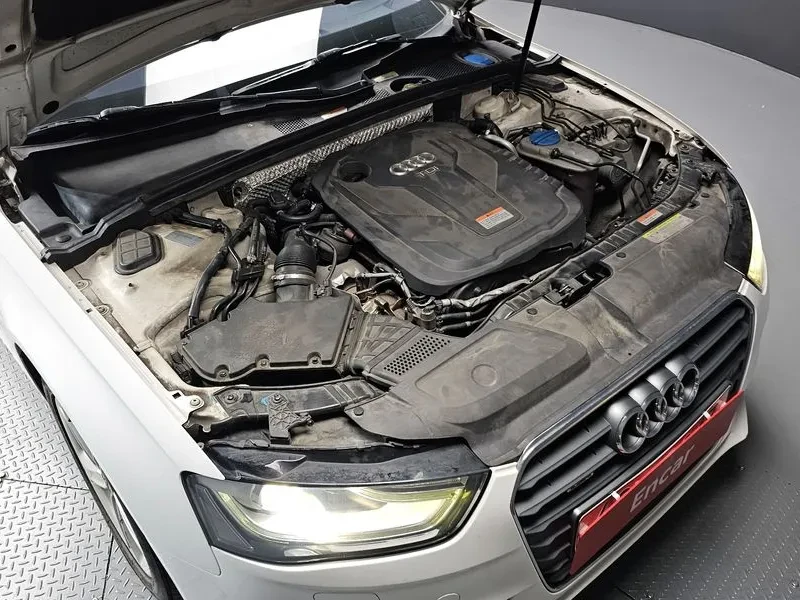 Audi A4 2.0 TDI Quattro, снимка 6 - Автомобили и джипове - 54143675