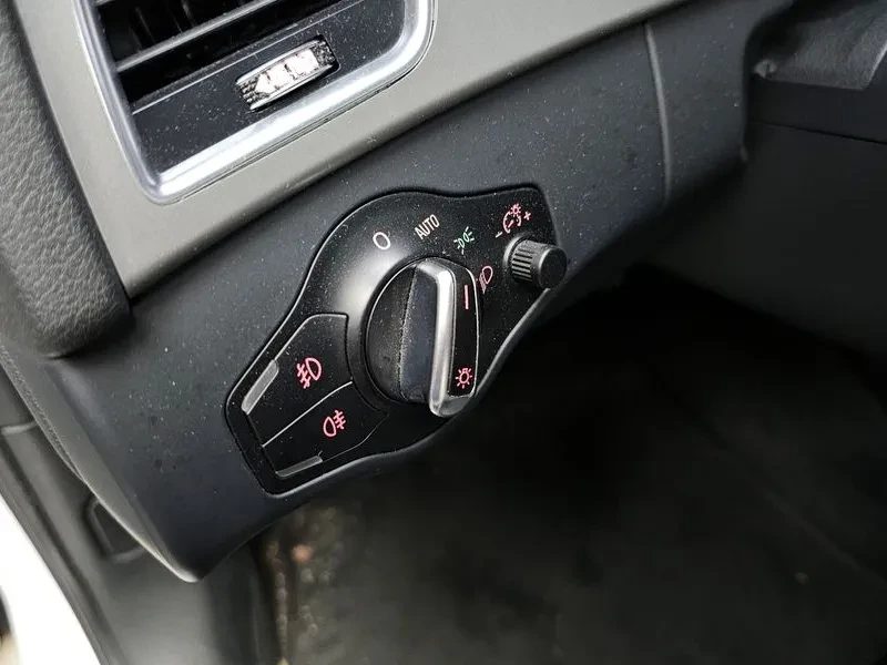 Audi A4 2.0 TDI Quattro, снимка 17 - Автомобили и джипове - 54143675