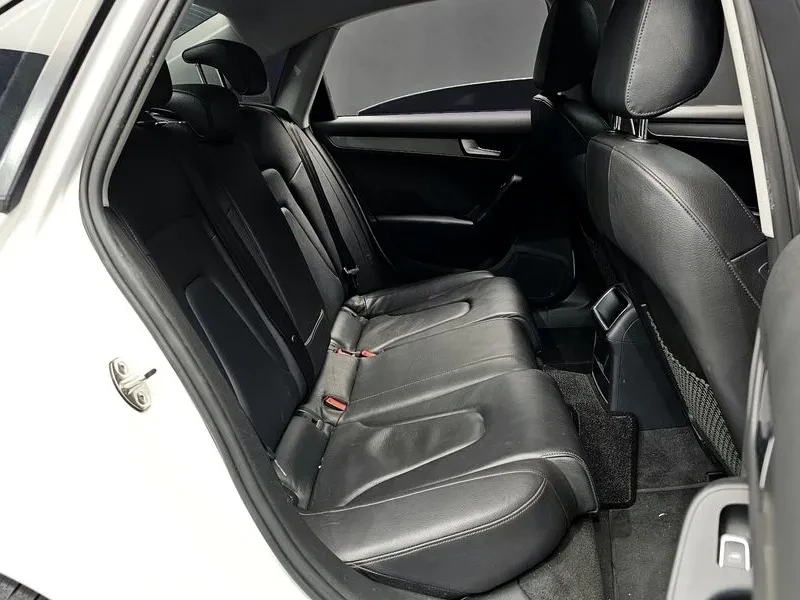 Audi A4 2.0 TDI Quattro, снимка 12 - Автомобили и джипове - 54143675