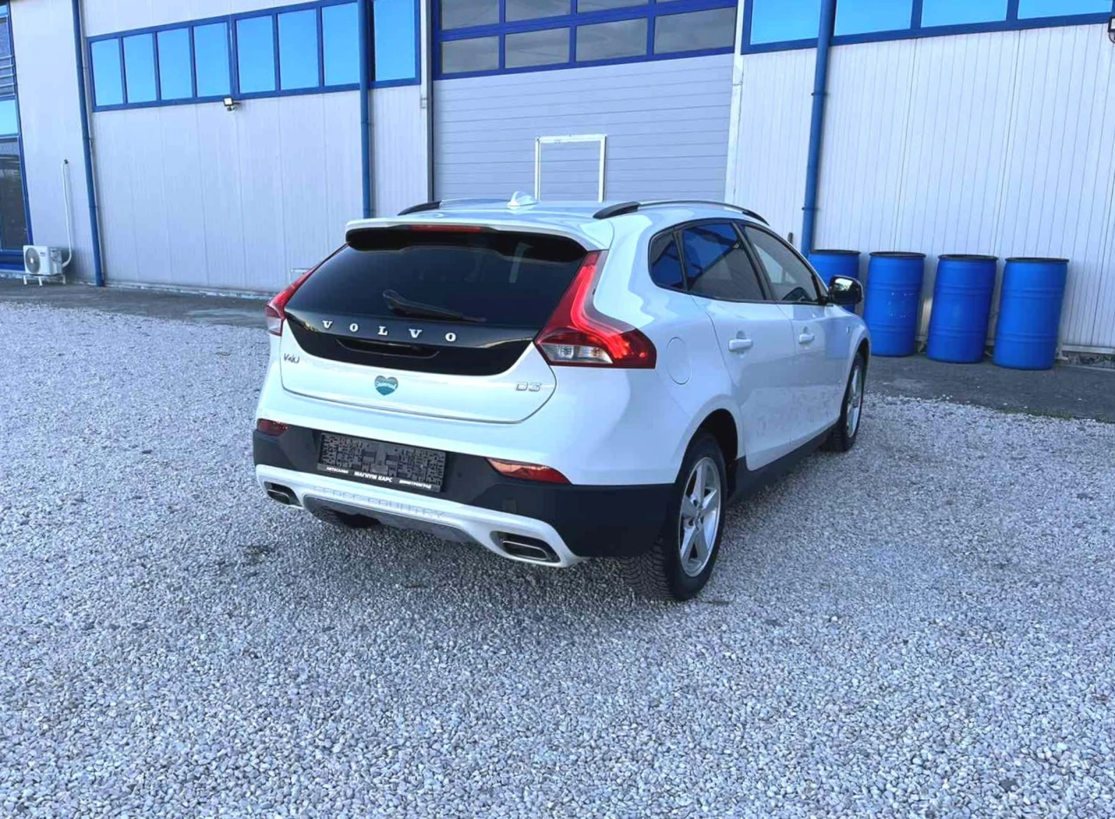 Volvo V40 Cross Country 2.0D - изображение 4