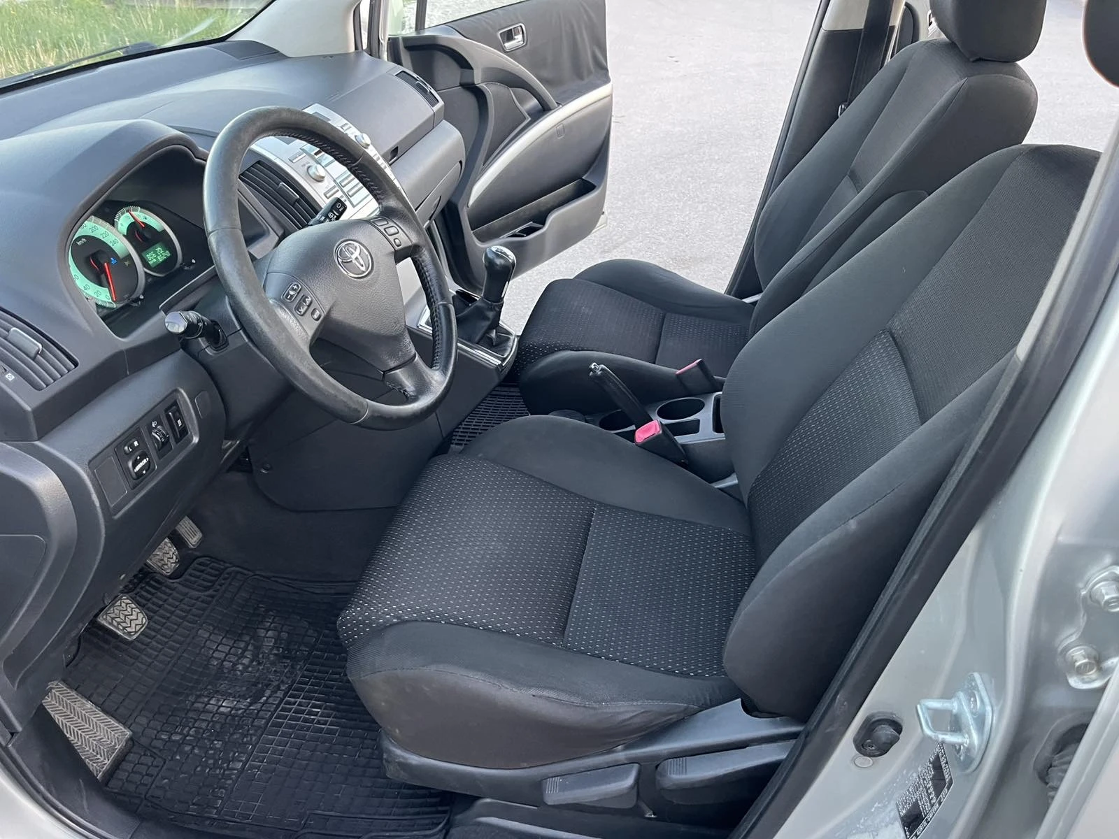 Toyota Corolla verso 2.2 D4D 136к 6 СКОРОСТИ КЛИМАТРОНИК - изображение 7