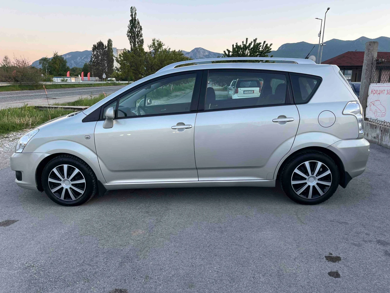 Toyota Corolla verso 2.2 D4D 136к 6 СКОРОСТИ КЛИМАТРОНИК - изображение 6