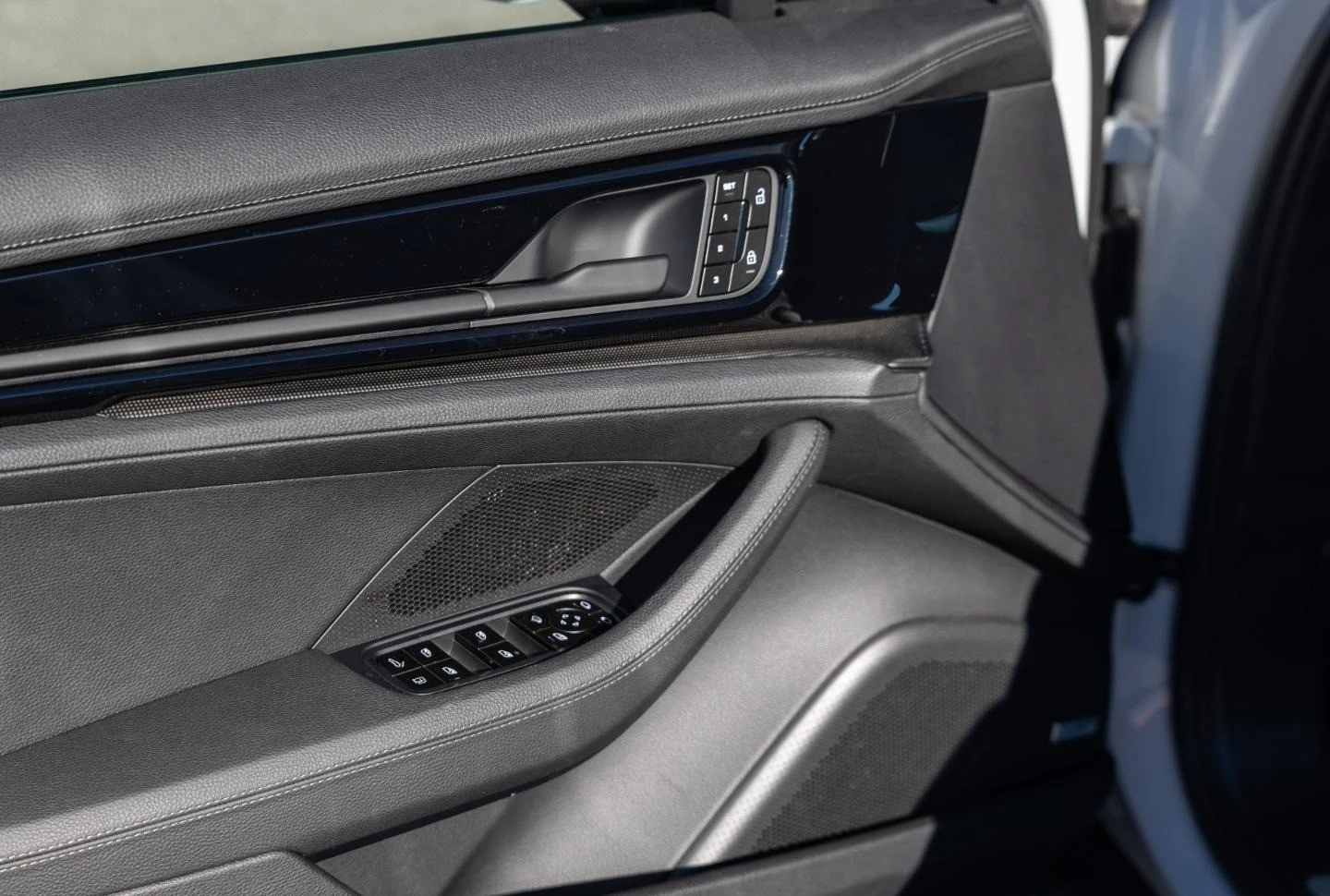 Porsche Panamera 4 E-HYBRID/FACELIFT/SPORT CHRONO/BOSE/LIFT/CARBON/ - изображение 6