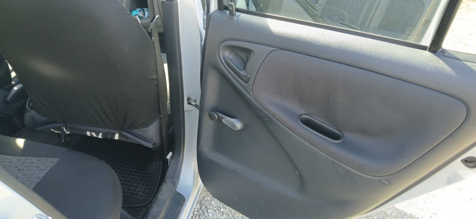 Toyota Yaris 1.0 - изображение 6