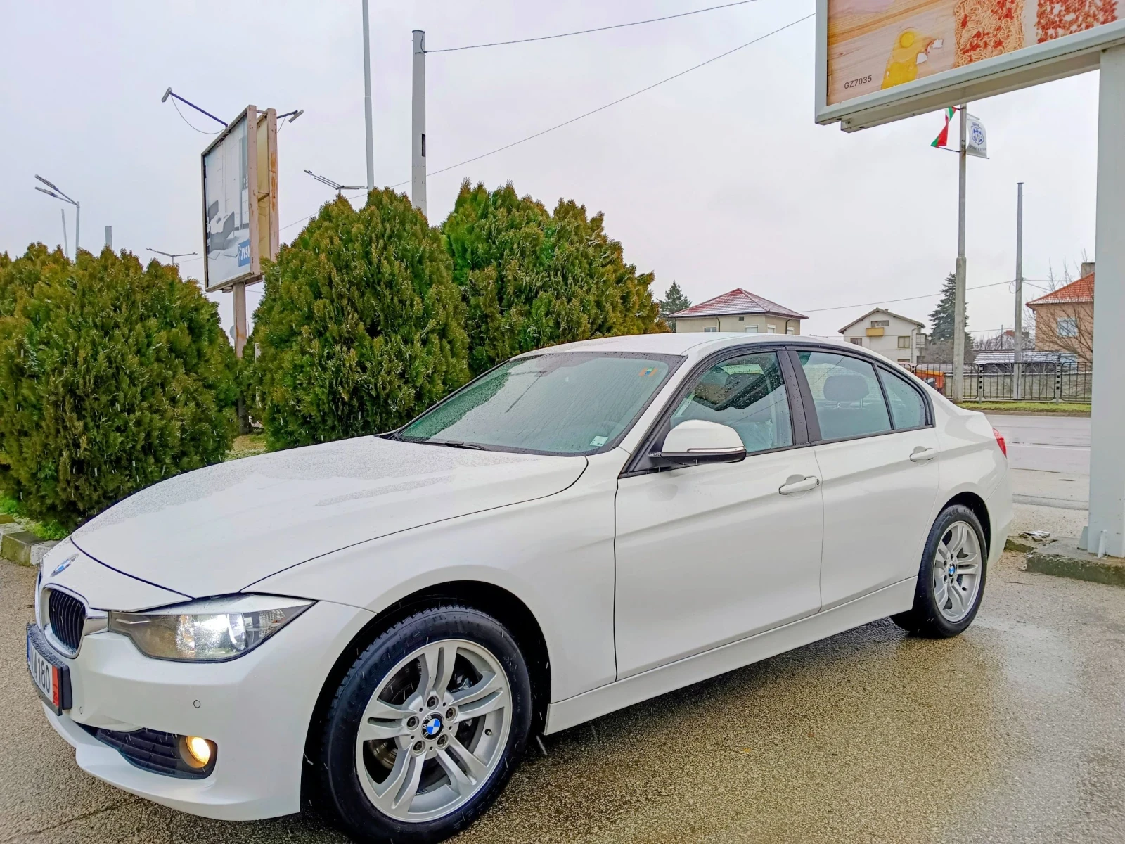 BMW 318 Седан* Ръчка* Бяла перла* 2.0d* 143к.с* Германия* , снимка 2 - Автомобили и джипове - 53931357