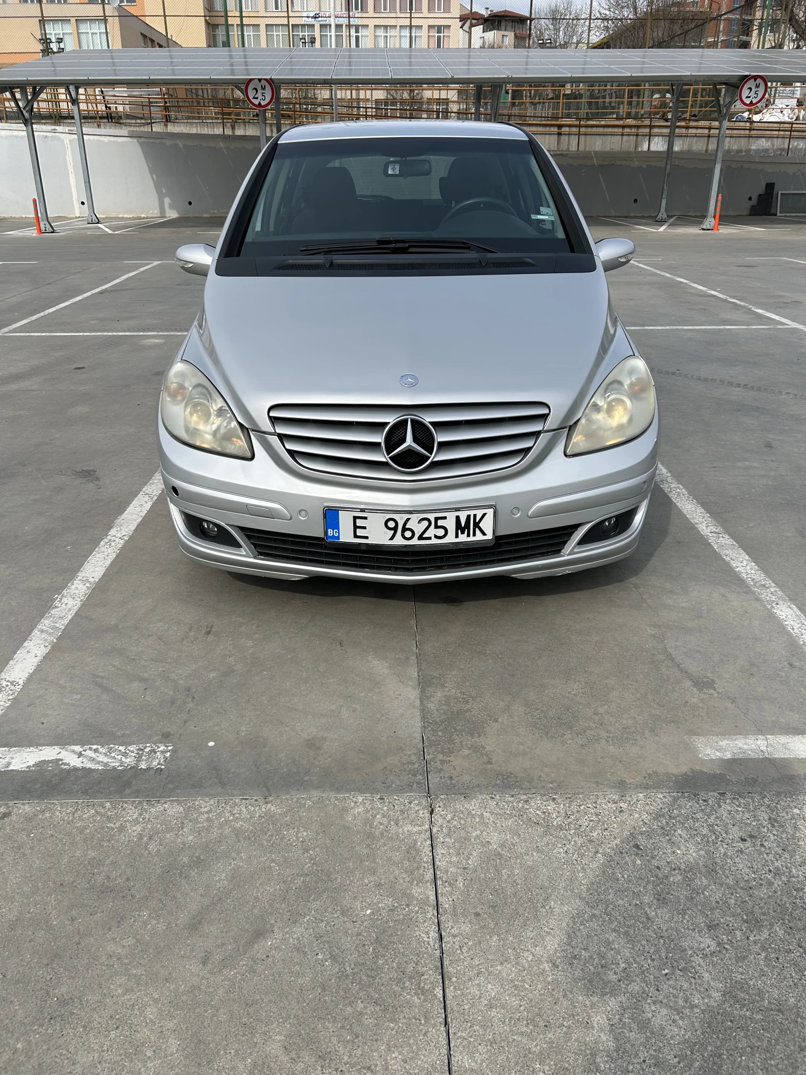 Mercedes-Benz B 180
