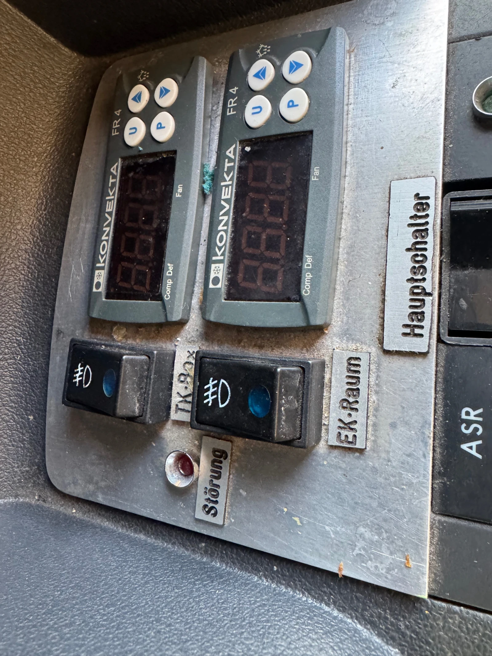 VW Caddy, снимка 7 - Автомобили и джипове - 54114546