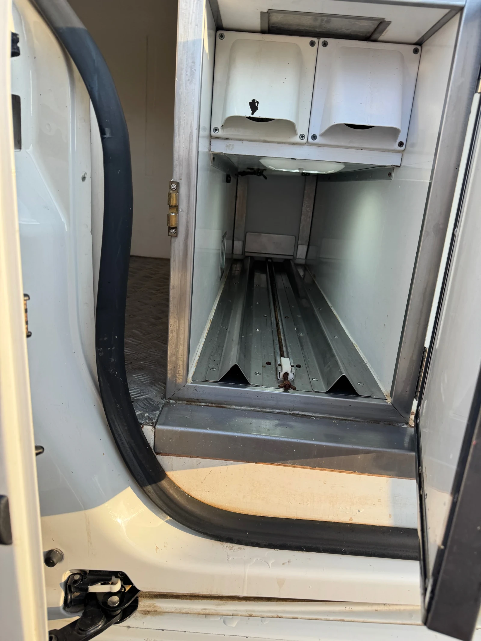 VW Caddy, снимка 4 - Автомобили и джипове - 54114546