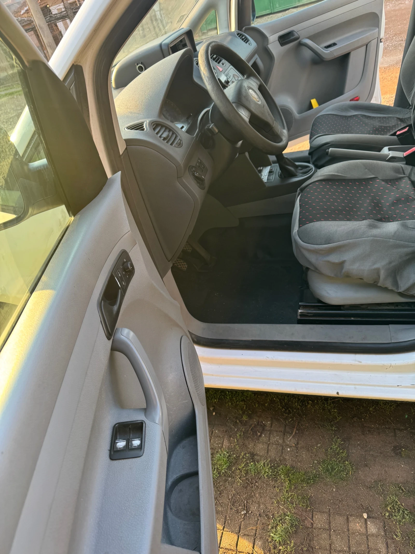 VW Caddy, снимка 5 - Автомобили и джипове - 54114546