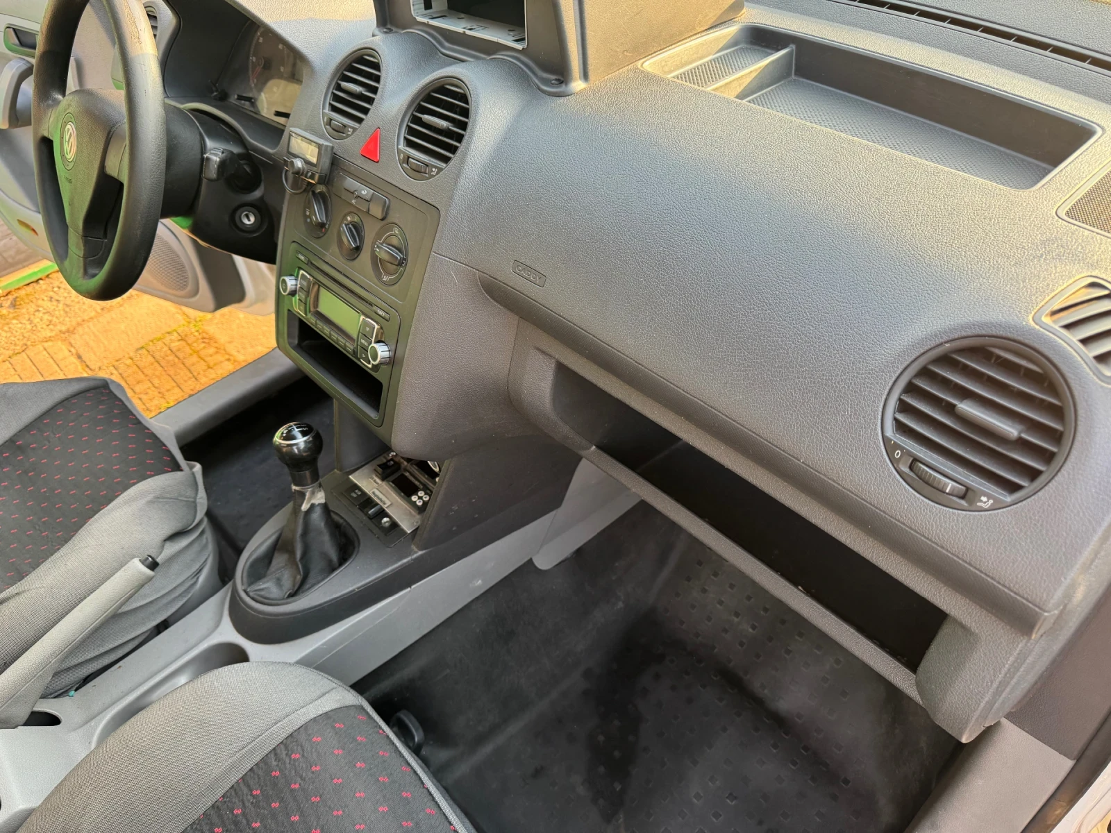 VW Caddy, снимка 10 - Автомобили и джипове - 54114546