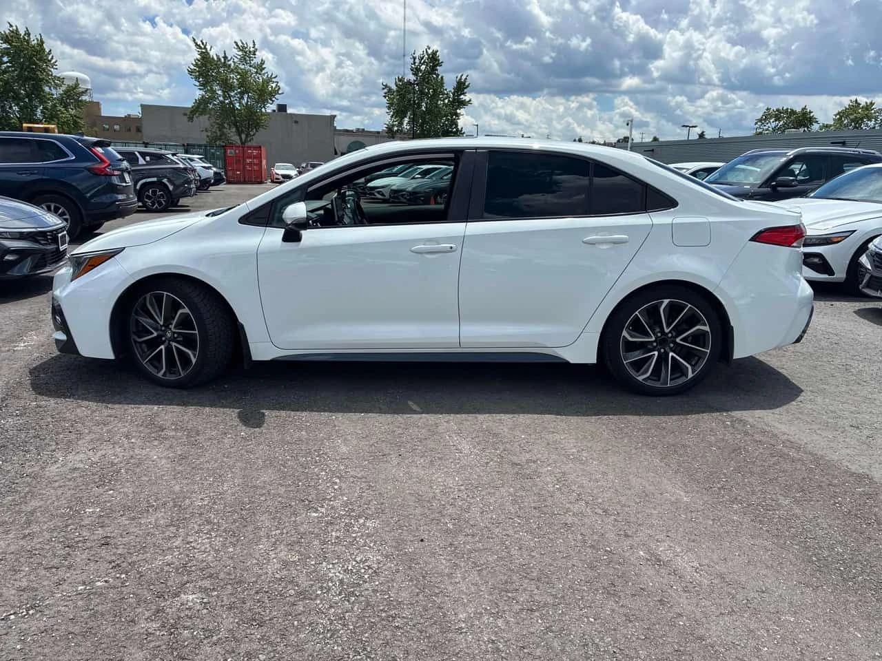 Toyota Corolla SE CVT| ПАМЕТ| ПОДГРЕВИ| ПАНО| 2 ЧИФТА ГУМИ| , снимка 2 - Автомобили и джипове - 55057258