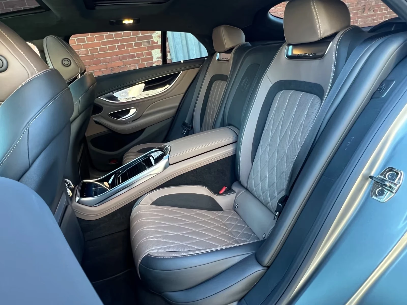 Mercedes-Benz AMG GT 63S E-PERFORMANCE / CERAMIC / BURM / HUD / 360 /, снимка 16 - Автомобили и джипове - 55059453