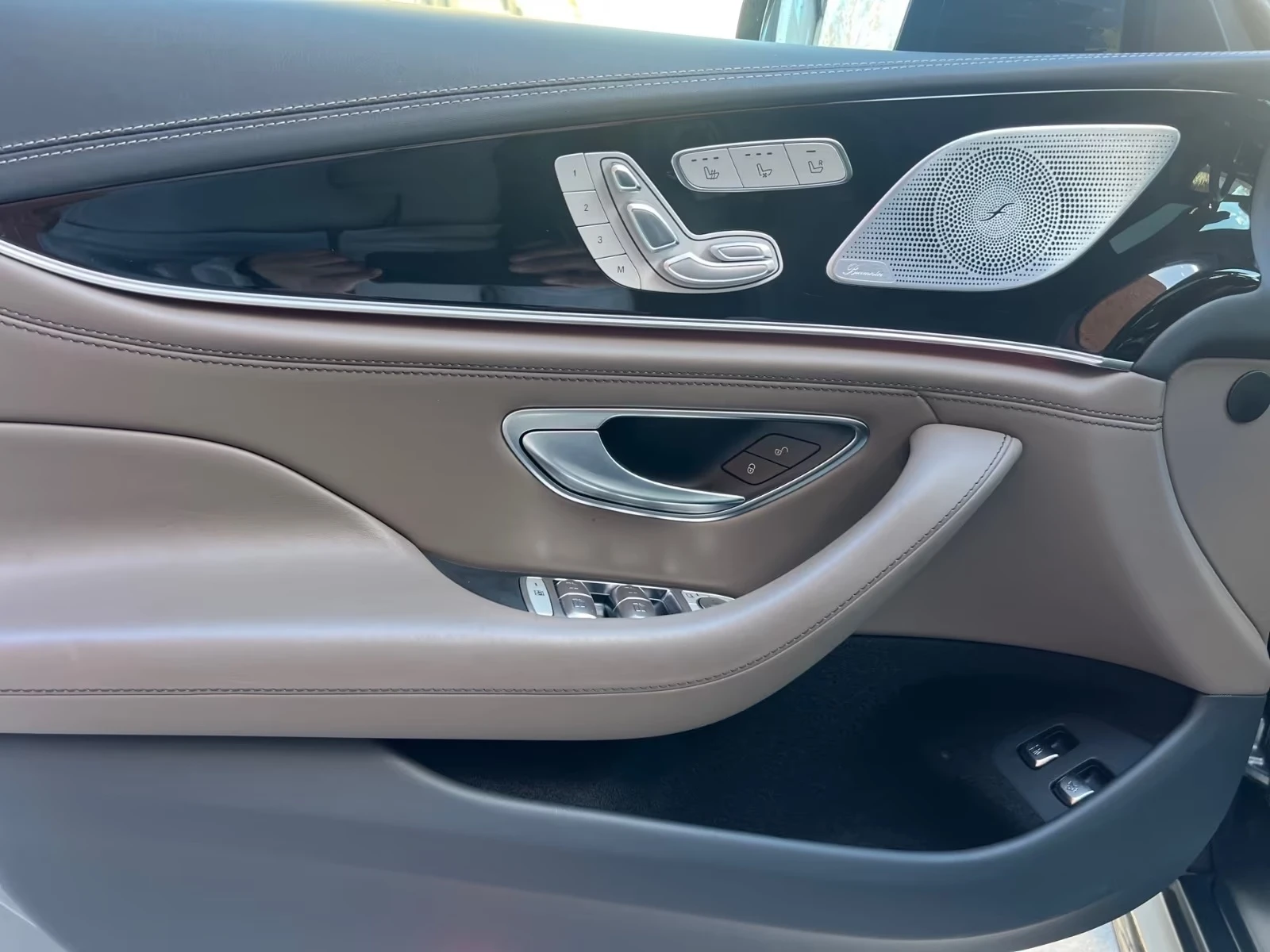 Mercedes-Benz AMG GT 63S E-PERFORMANCE / CERAMIC / BURM / HUD / 360 /, снимка 8 - Автомобили и джипове - 55059453