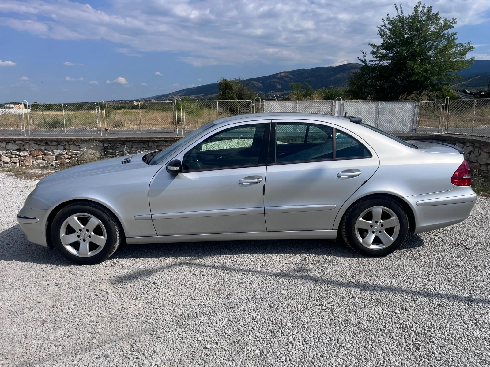 Mercedes-Benz E 220 CDI, снимка 2 - Автомобили и джипове - 55588256