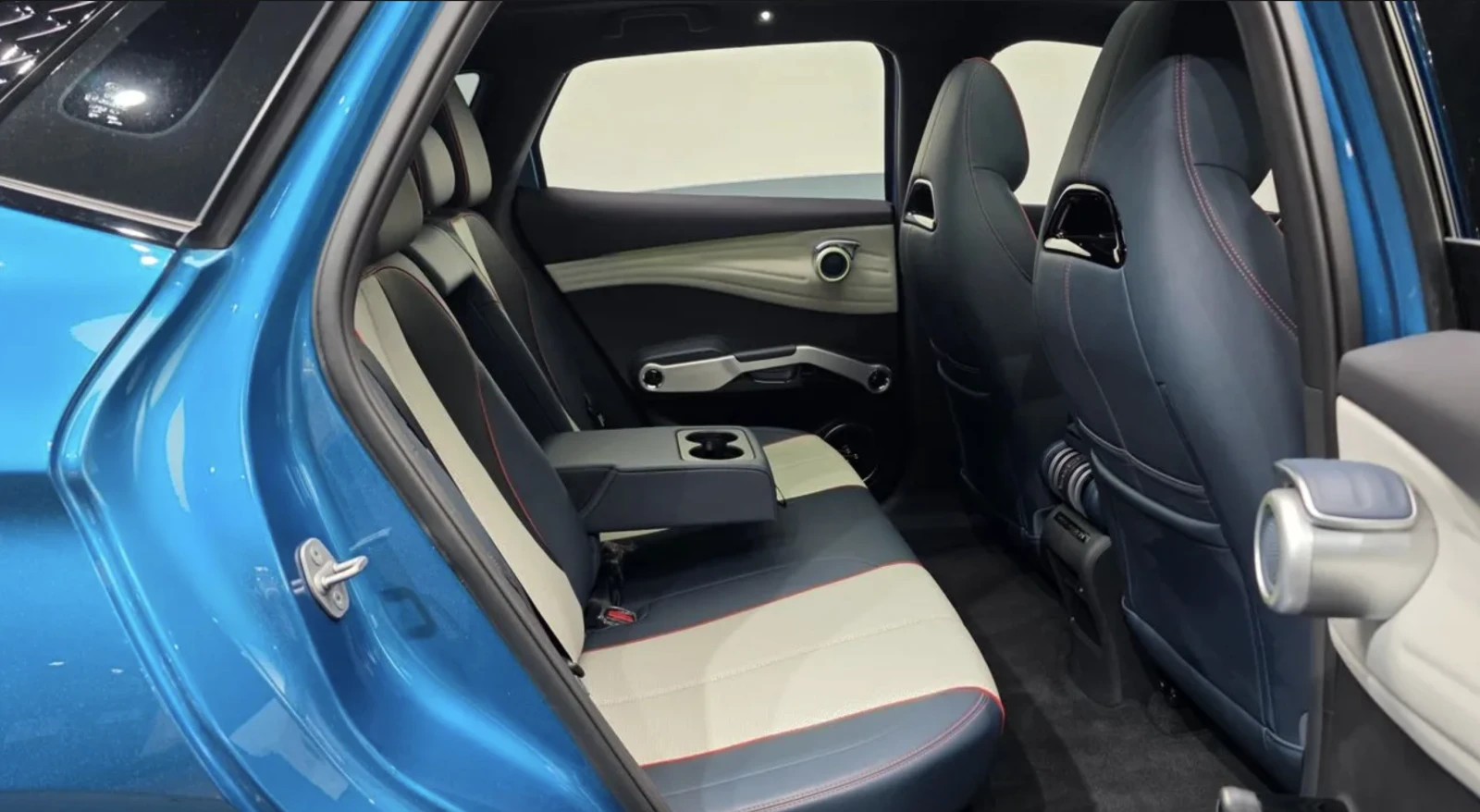 BYD Atto3 PLUS / ��������� / ���� / 360 CAM | Mobile.bg � ����������� 12