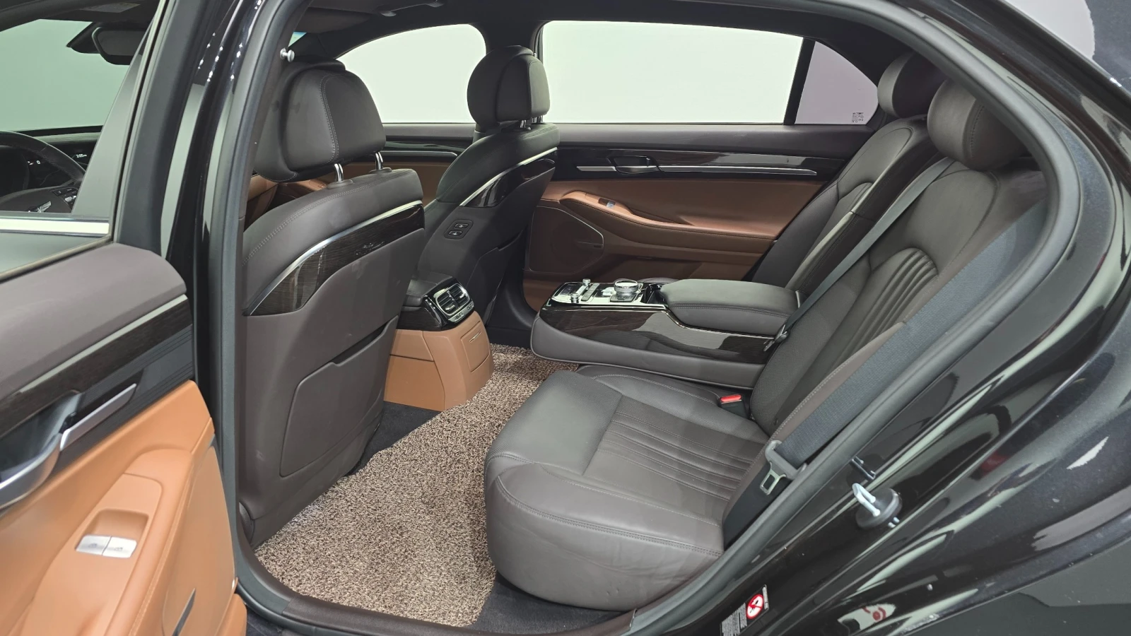 Genesis G90 AWD Luxury, снимка 10 - Автомобили и джипове - 56022367
