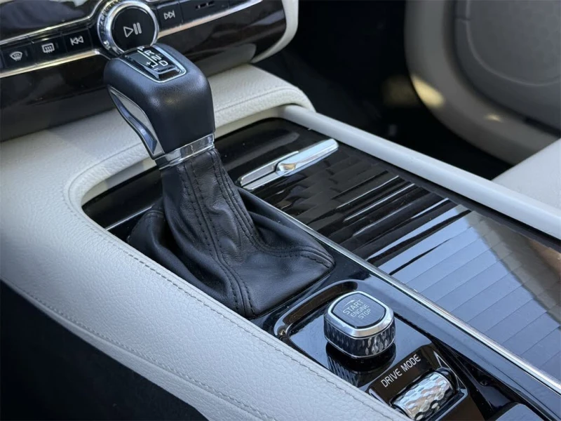 Volvo Xc90 T6 Momentum AWD/LANE ASSIST/KEYLESS/PANO/DIGITAL, снимка 14 - Автомобили и джипове - 52699544