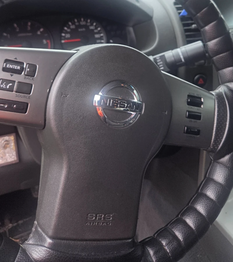 Nissan Navara, снимка 10 - Автомобили и джипове - 52942008