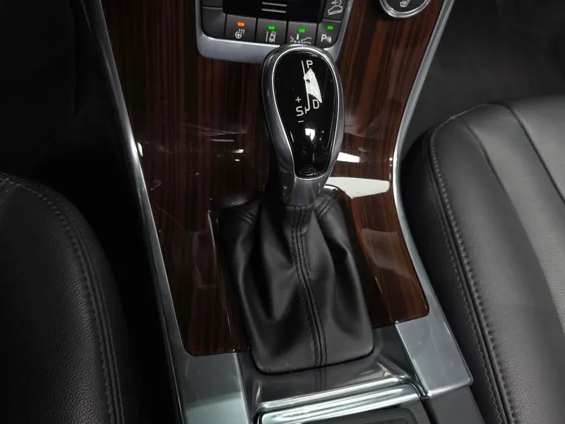 Volvo XC60 D5 AWD, снимка 9 - Автомобили и джипове - 56356410