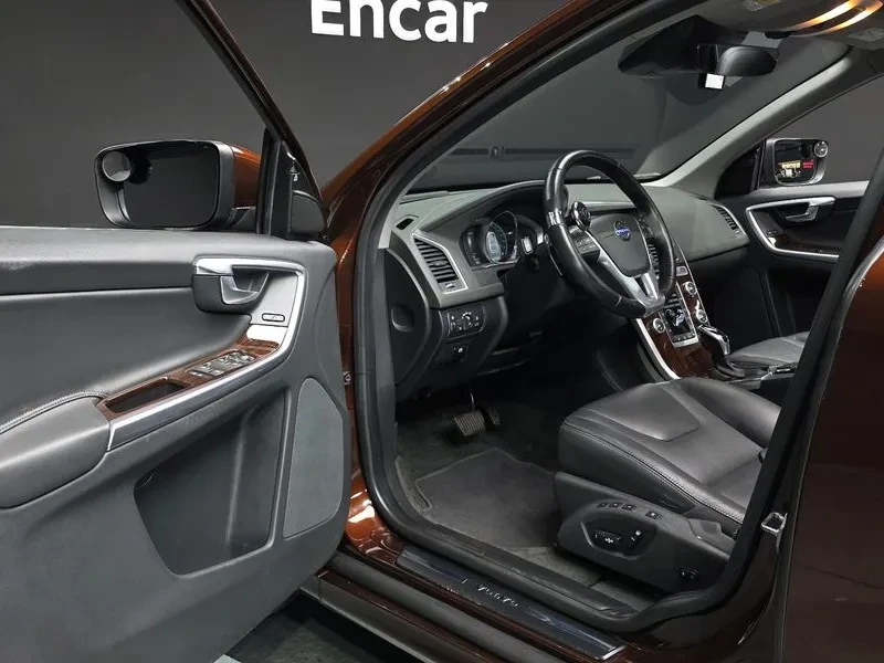 Volvo XC60 D5 AWD, снимка 10 - Автомобили и джипове - 56356410