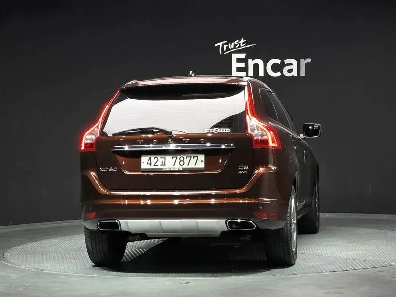Volvo XC60 D5 AWD, снимка 4 - Автомобили и джипове - 56356410