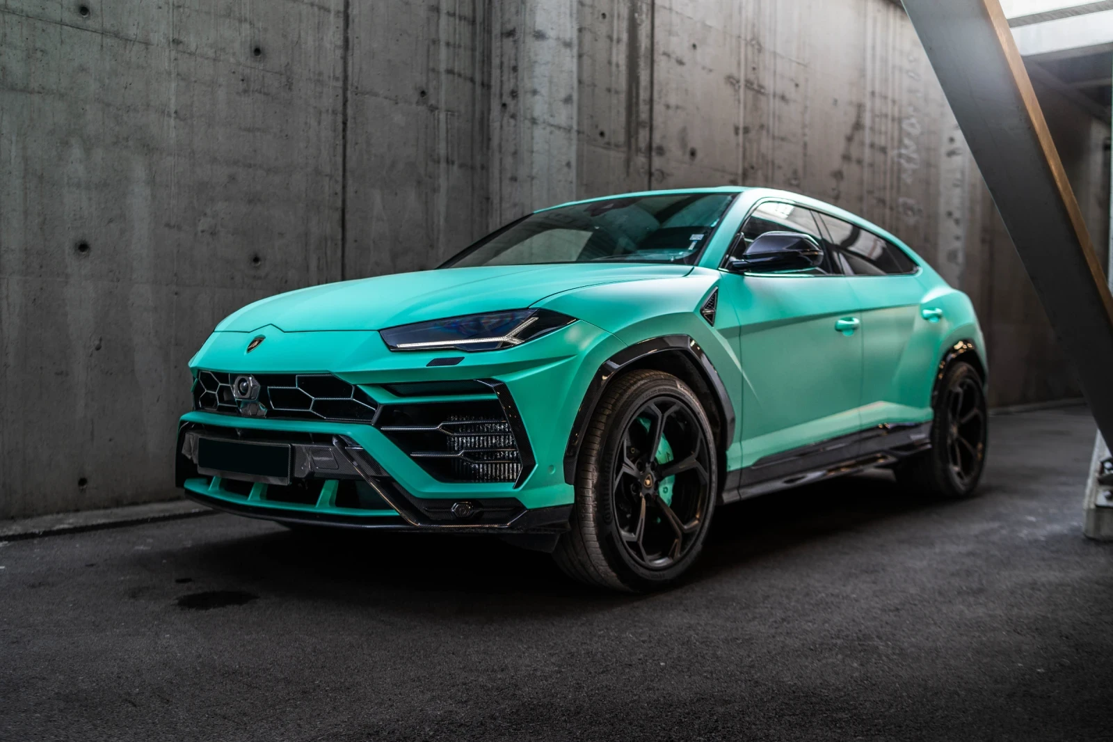 Lamborghini Urus EXCLUSIVE/CARBON/CERAMIC/AKRAPOVIC - изображение 2