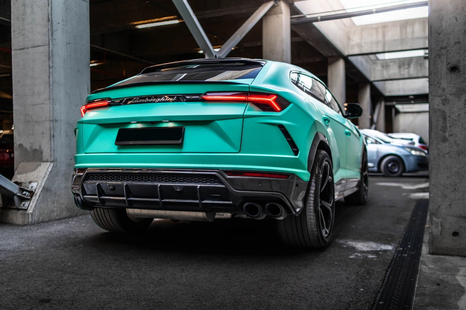 Lamborghini Urus EXCLUSIVE/CARBON/CERAMIC/AKRAPOVIC - изображение 6