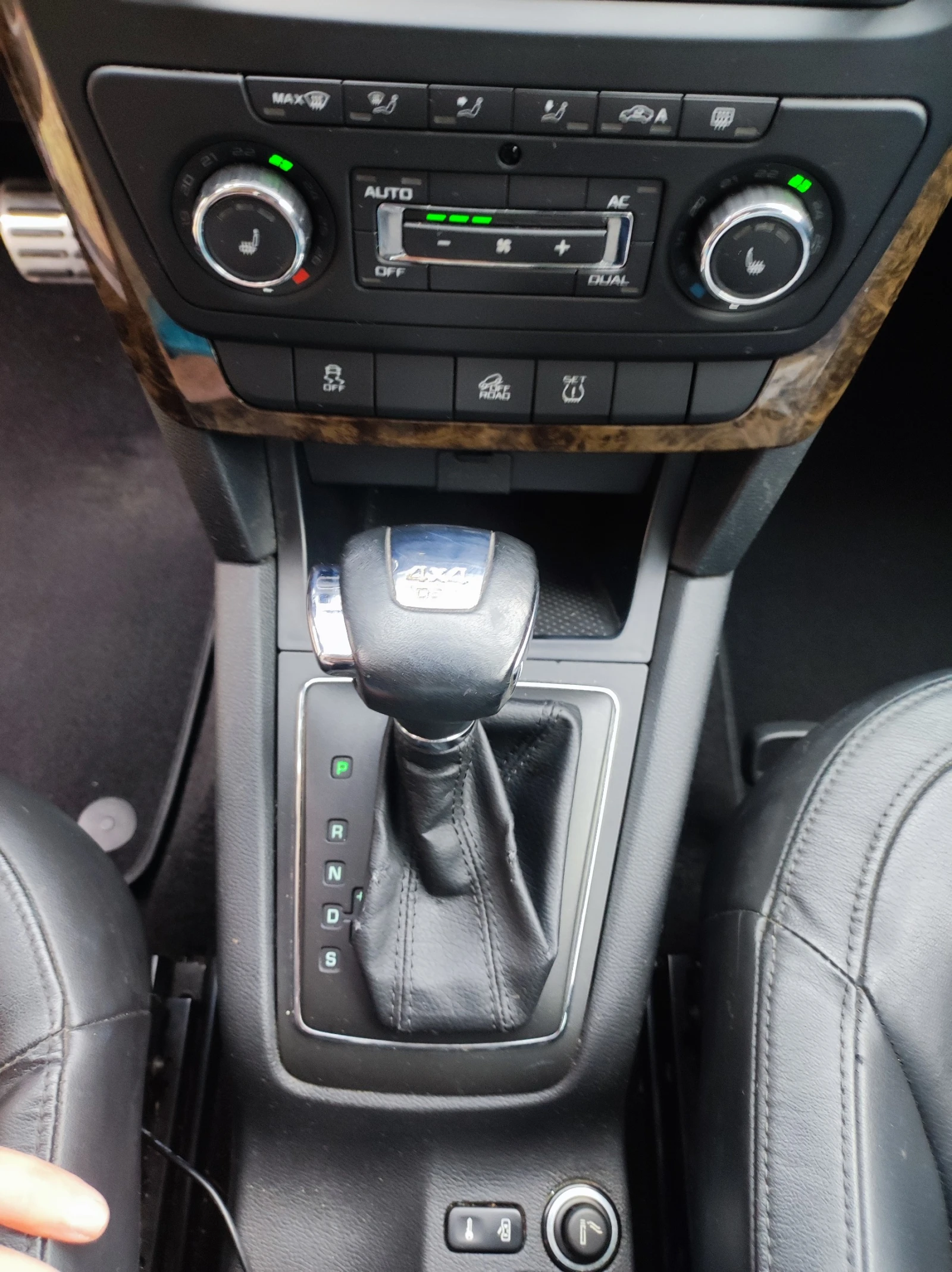 Skoda Yeti, снимка 17 - Автомобили и джипове - 54372088