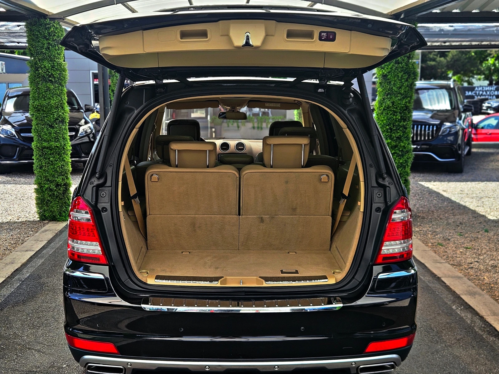 Mercedes-Benz GL 350 TVX3/7MESTA/DISTR/PANO/CAMERA/ПОДГР/HARMAN/AIR/LIZ, снимка 8 - Автомобили и джипове - 54701681