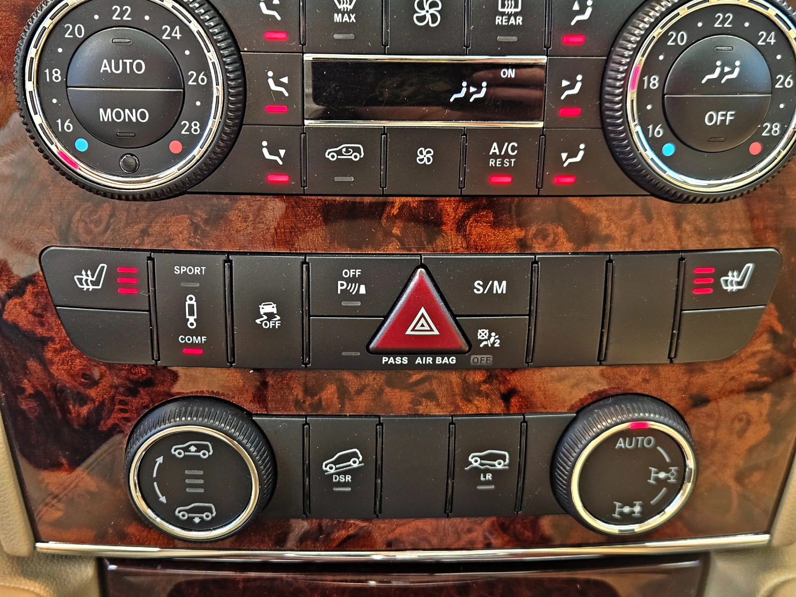 Mercedes-Benz GL 350 TVX3/7MESTA/DISTR/PANO/CAMERA/ПОДГР/HARMAN/AIR/LIZ, снимка 14 - Автомобили и джипове - 54701681