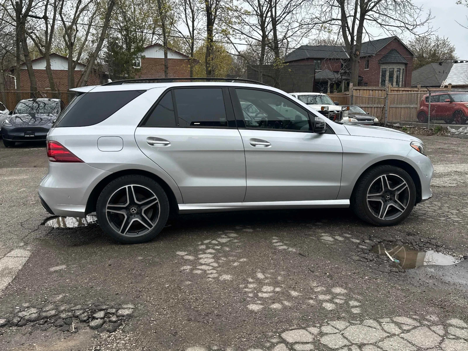 Mercedes-Benz GLE 400 ДИСТРОНИК * ПОДГРЕВ * ПАНОРАМА * HARMAN KARDON, снимка 3 - Автомобили и джипове - 54838256
