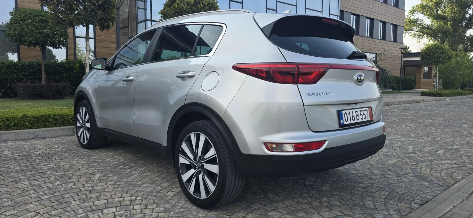 Kia Sportage 1.7 CRDI * КАМЕРА* НАВИ* ТОП* FULL, снимка 4 - Автомобили и джипове - 55337232