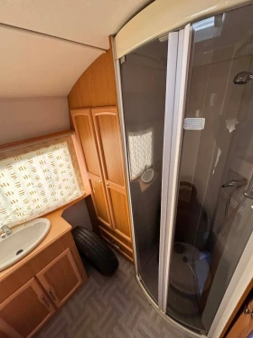 Каравана Avondale Rialto 550-4, снимка 11 - Каравани и кемпери - 53663699